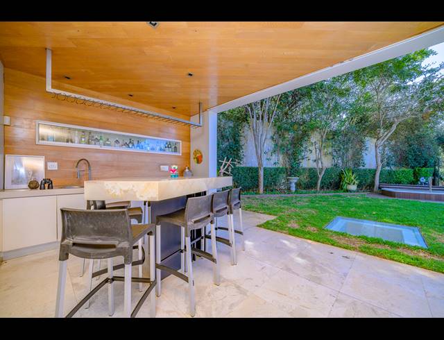 6 BEDROOM FREEHOLD FOR SALE IN BALLITO CENTRAL